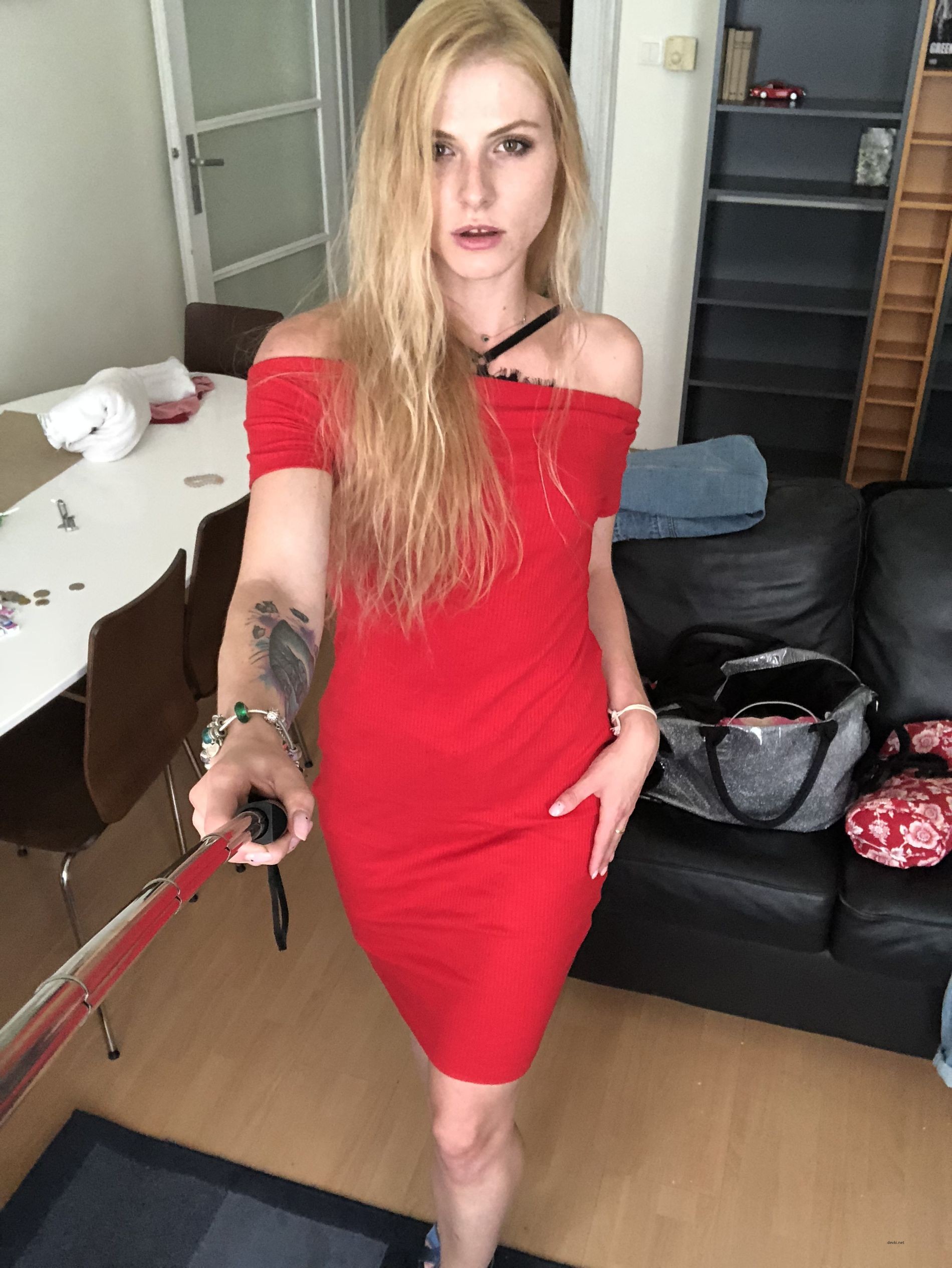 Sexy Skinny Blonde Takes Intimate Selfie - Amateur Explicit Photo