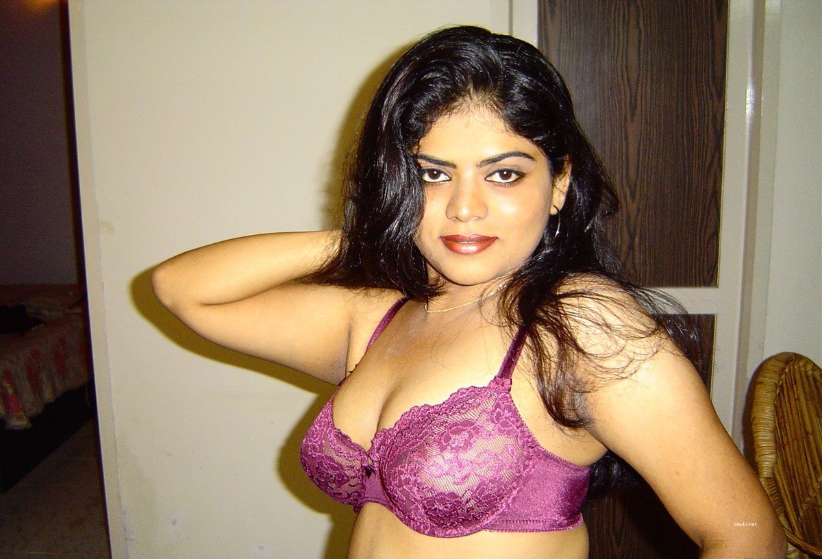 Young Indian Cutie Exposed: Explicit Amateur Photos - Hot Desi Teen Girl