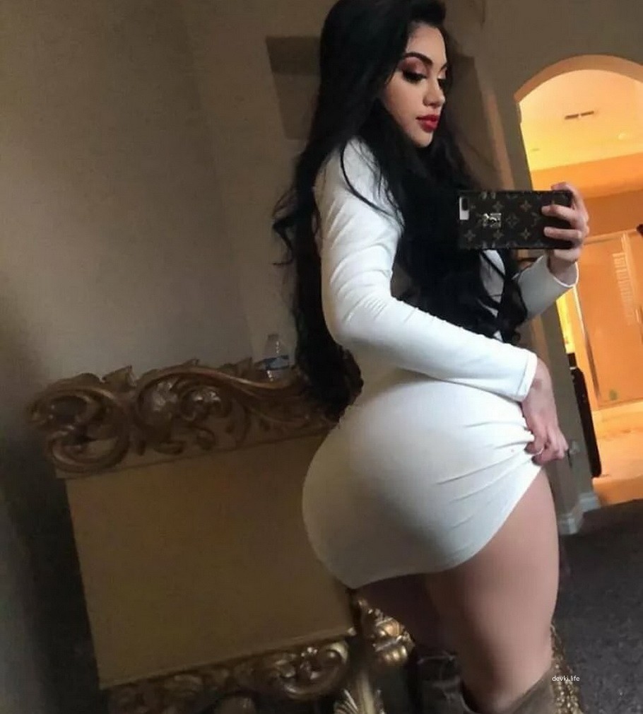XXX Amateur Photo: Unusual Beauty with Massive Waist