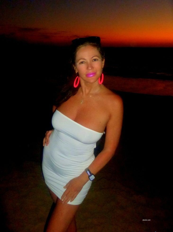 Private Vacation Photos of Sexy Lady - Explicit Amateur Pics
