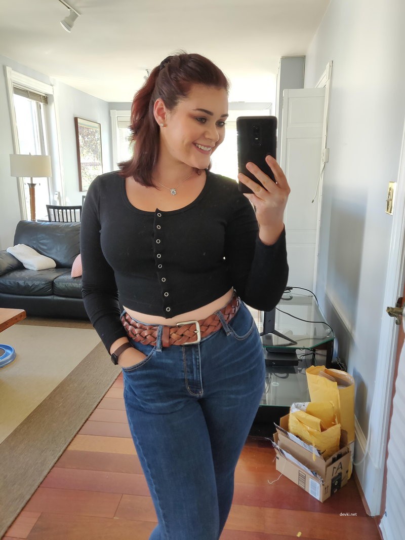 Curvy Cutie's Naughty Selfies: Amateur Photos of Smiling BBW