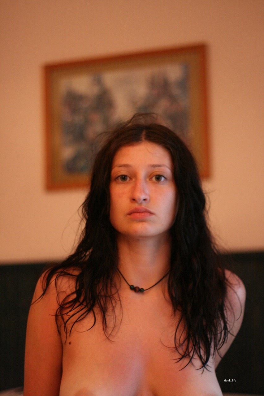 Seductive Beauty with Shaved Pussy: Amateur Explicit Photo