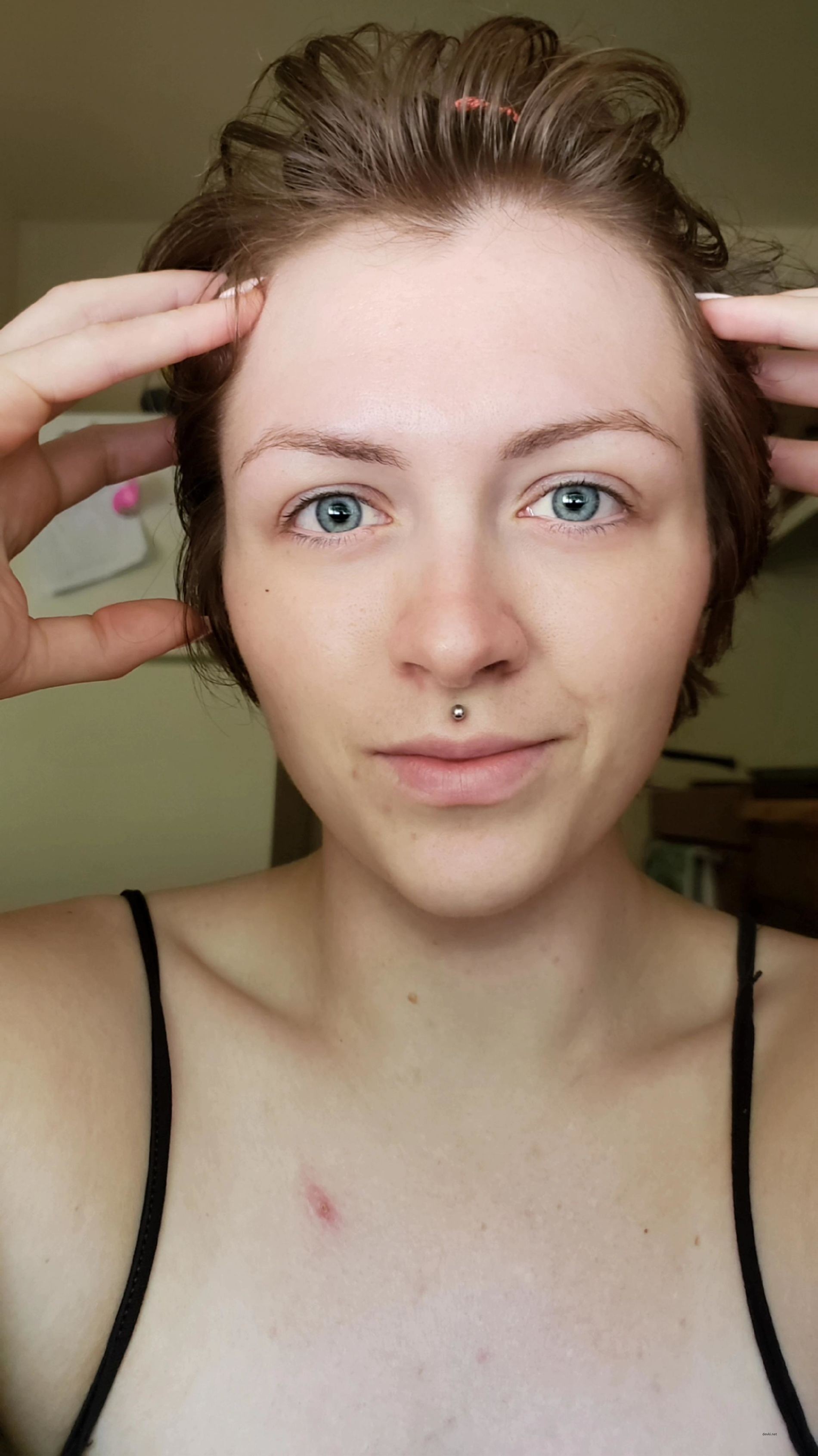 Big Sister Naked Selfie: Explicit Amateur Photo