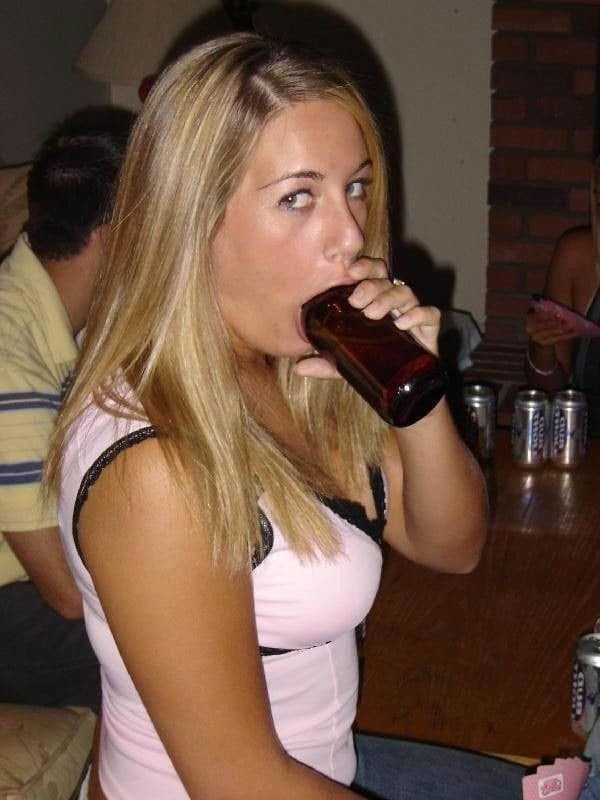 Amateur Babes with Huge Stretched Mouths - Explicit Porn Photos