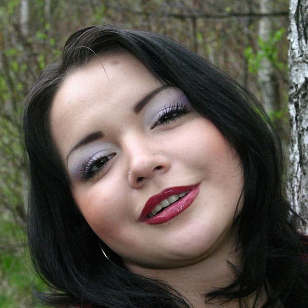 Exposed in the Woods: Amateur Shows Off Her Assets