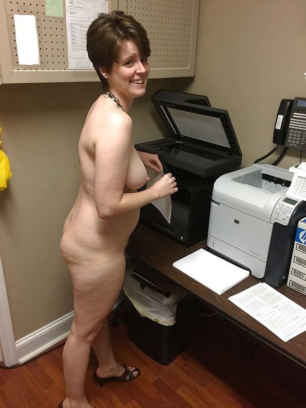 NSFW Office Babes Exposed: Amateur Naked Workers Caught on Camera
