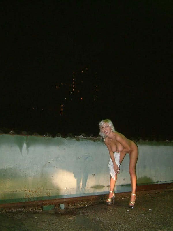 Amateur Slut Poses in Garage Cooperative - Explicit Amateur Photo Shoot