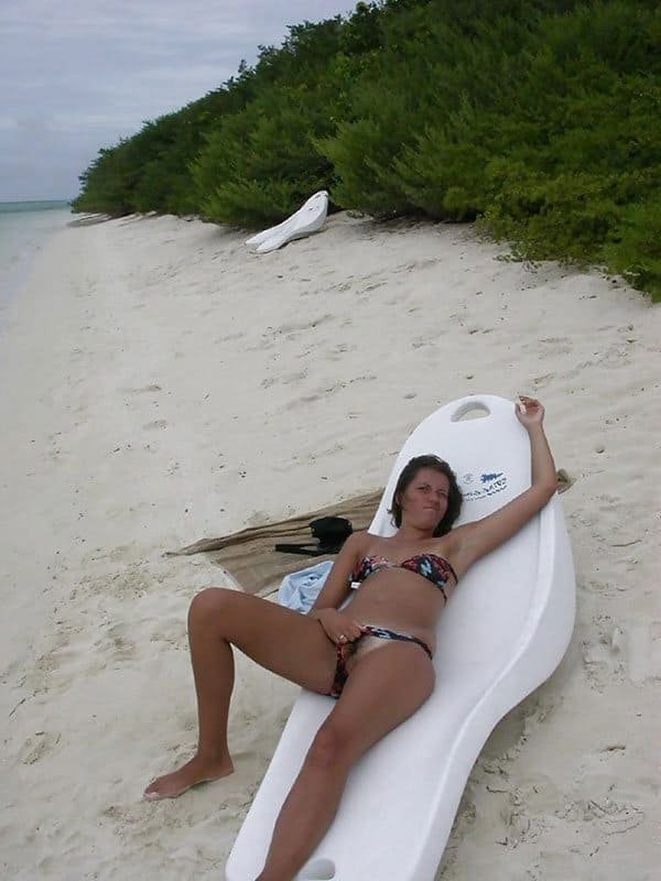 Bride posing in amateur porn photo shoot with explicit content