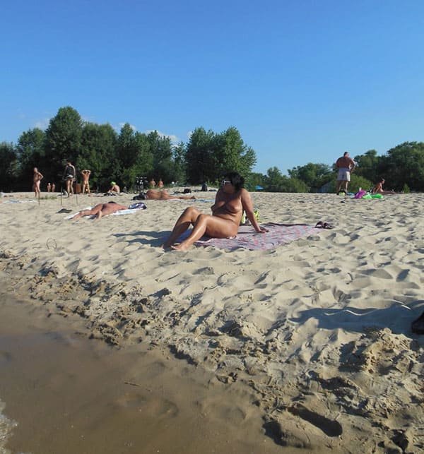 Amateur Nude Beach Voyeurism: Spied-On Nudes Caught in the Act