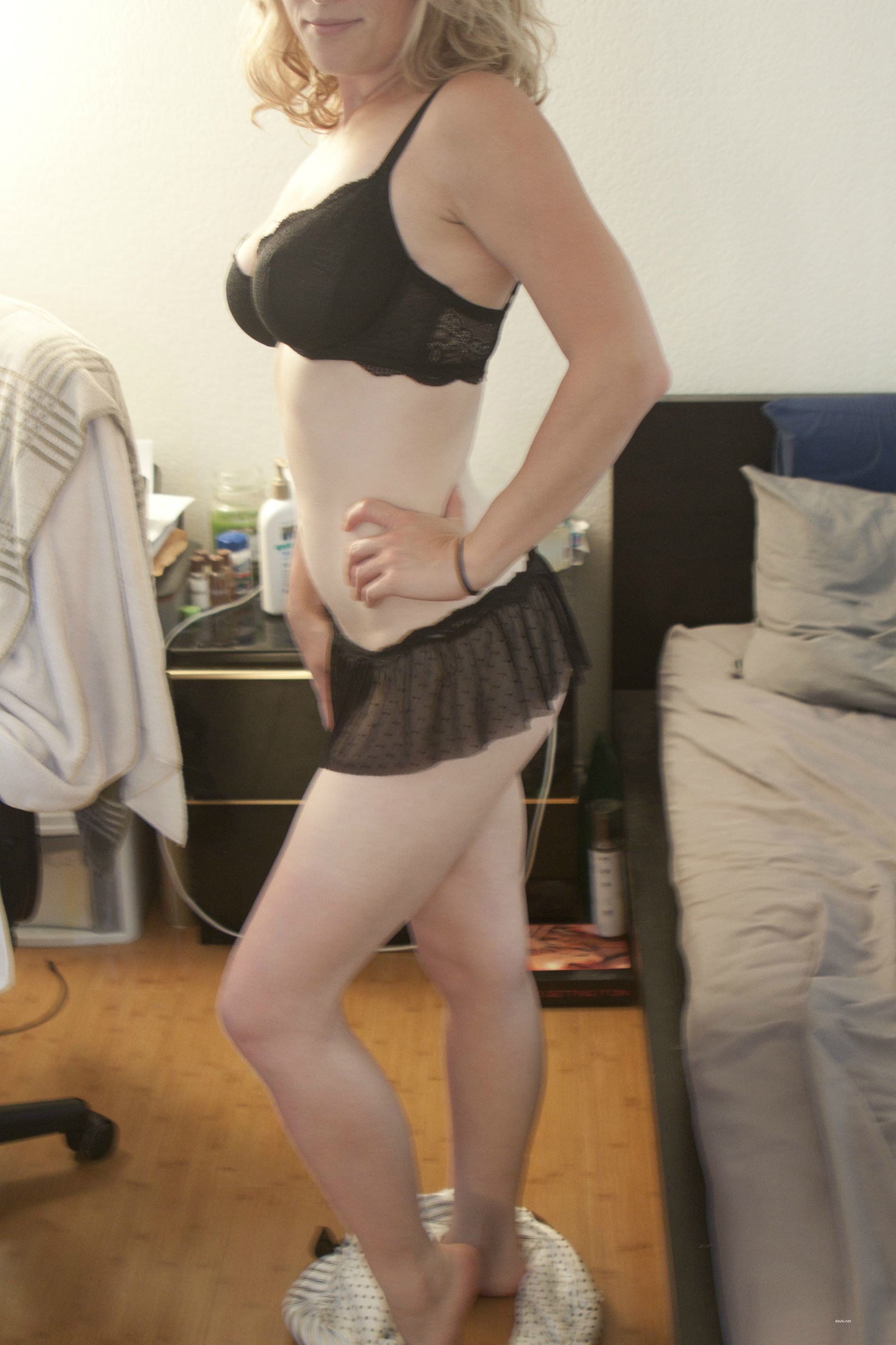 Amateur MILF at Home Poses and Sucks Cock - Explicit Homemade Porn