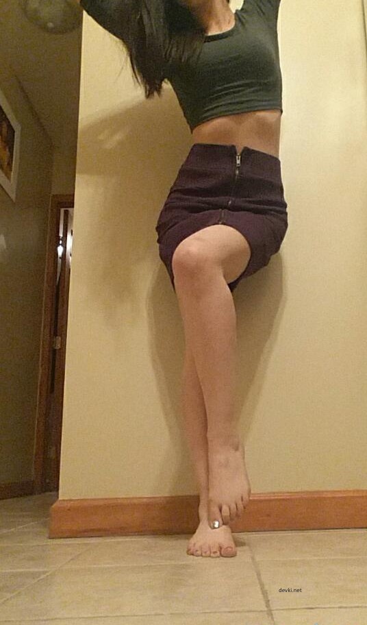 Experienced Girl Poses Nude: Explicit Amateur Photo Shoot