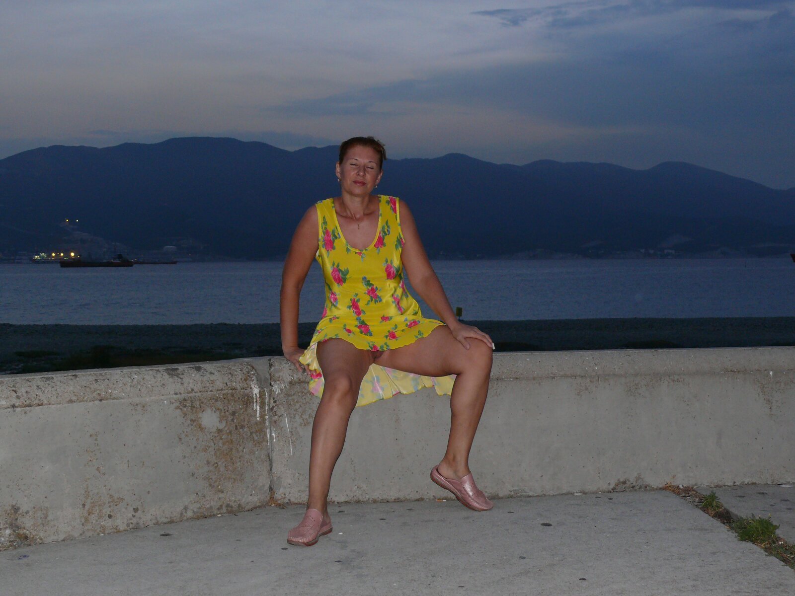 Milf Struts Through City (Part 5): Explicit Amateur Porn Photos