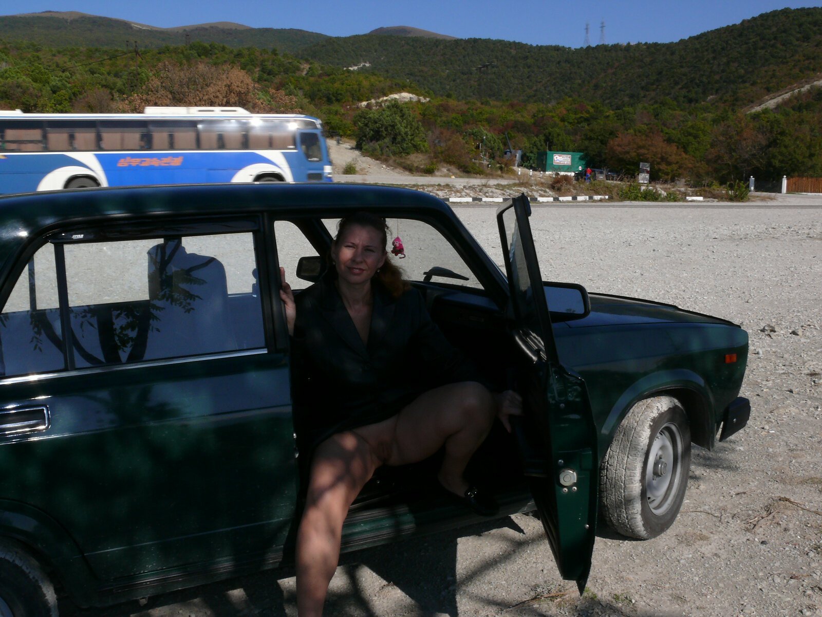 Milf Struts Through City (Part 5): Explicit Amateur Porn Photos