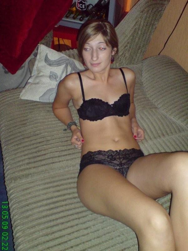 Playful Lady with Small Tits in Amateur Porn Photo Shoot