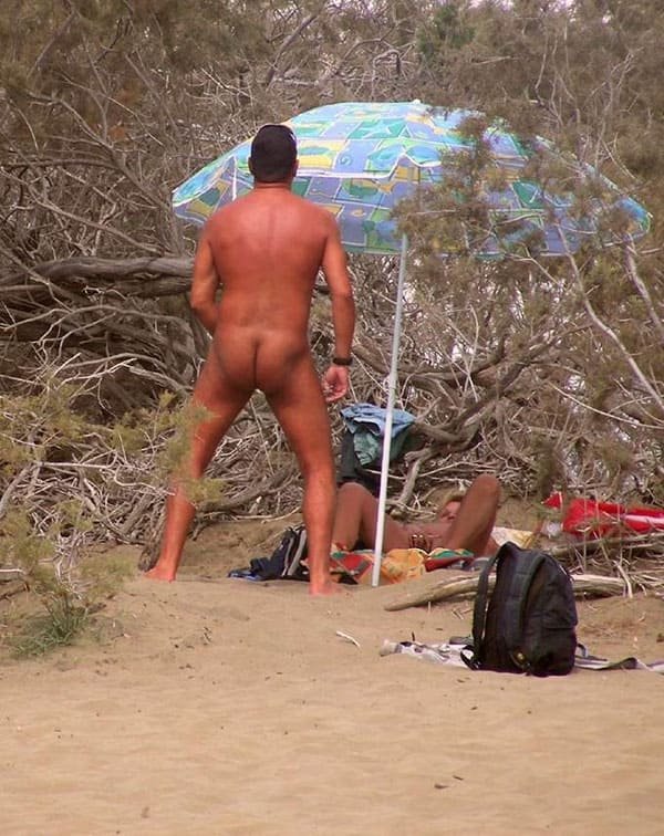 Beach Voyeur Sex: Explicit Amateur Porn Photo