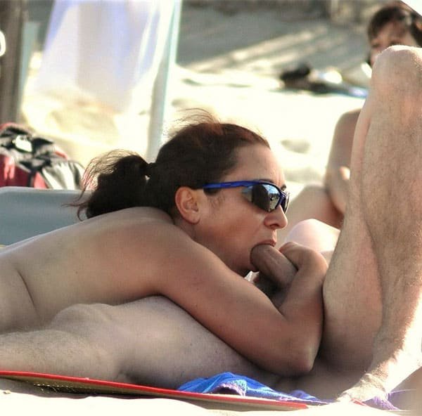 Beach Voyeur Sex: Explicit Amateur Porn Photo