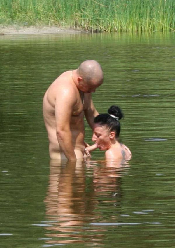 Beach Voyeur Sex: Explicit Amateur Porn Photo