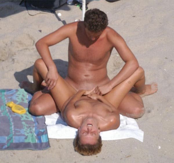 Beach Voyeur Sex: Explicit Amateur Porn Photo