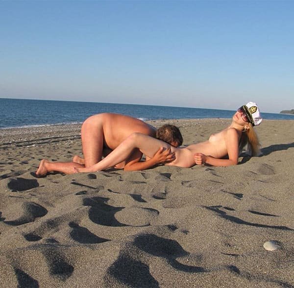 Beach Voyeur Sex: Explicit Amateur Porn Photo
