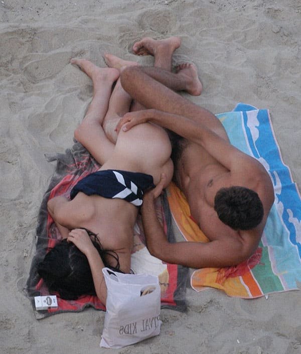 Beach Voyeur Sex: Explicit Amateur Porn Photo