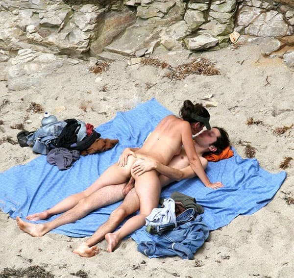 Beach Voyeur Sex: Explicit Amateur Porn Photo