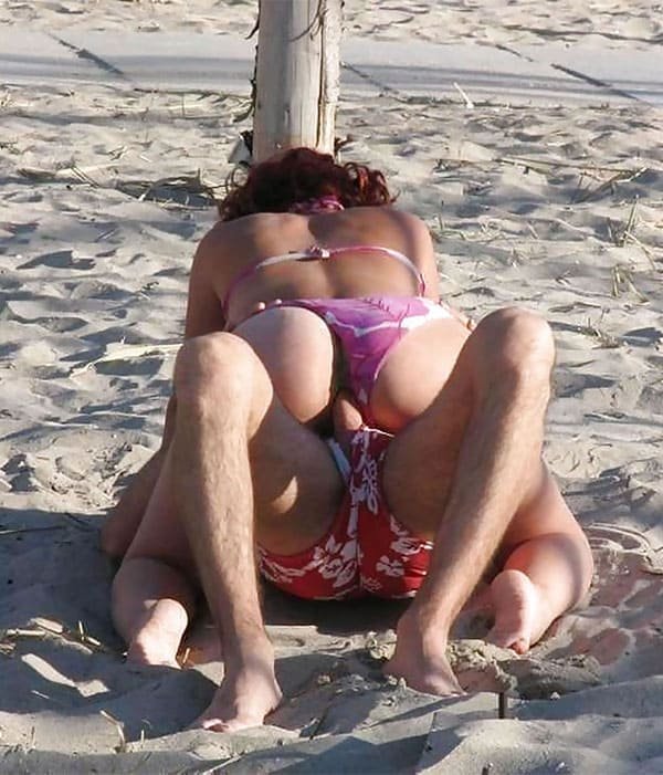 Beach Voyeur Sex: Explicit Amateur Porn Photo