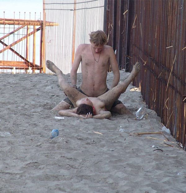 Beach Voyeur Sex: Explicit Amateur Porn Photo