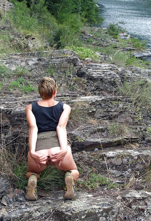 Amateur Slut Airs Out Her Smokestack: Explicit Homemade Photo
