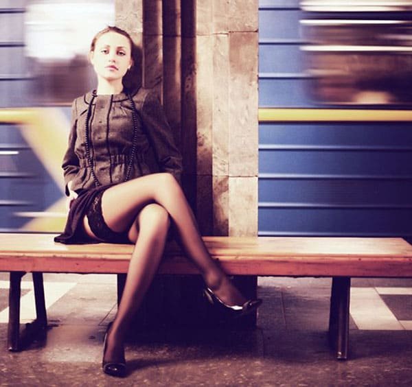 Explicit Amateur Photos: Naked Babes in Metro Caught on Camera