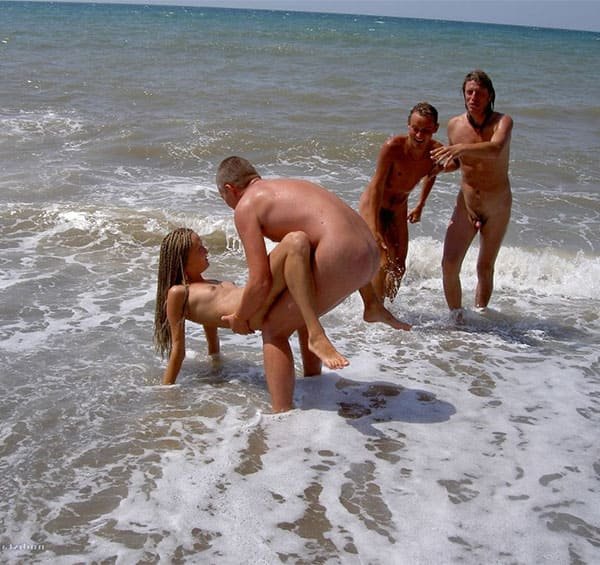 Wild Outdoor Beach Sex: Amateur Porn Photo Collection