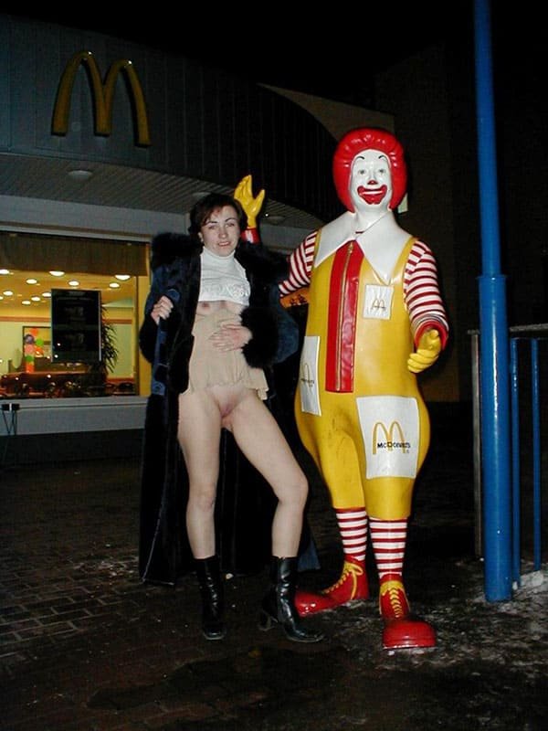 Exposed Babes Outdoors: Raw Amateur Nude Street Photos