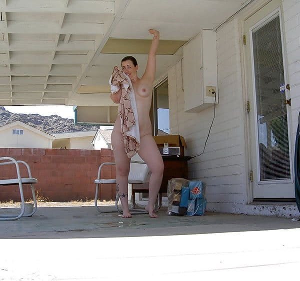 Poolside Slut Sucks Cock: Amateur Porn Photo