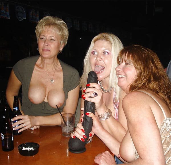 Drunk Sluts Get Wild: Amateur Porn Photos of Horny Party Girls