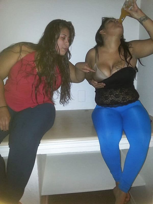 Drunk Sluts Get Wild: Amateur Porn Photos of Horny Party Girls