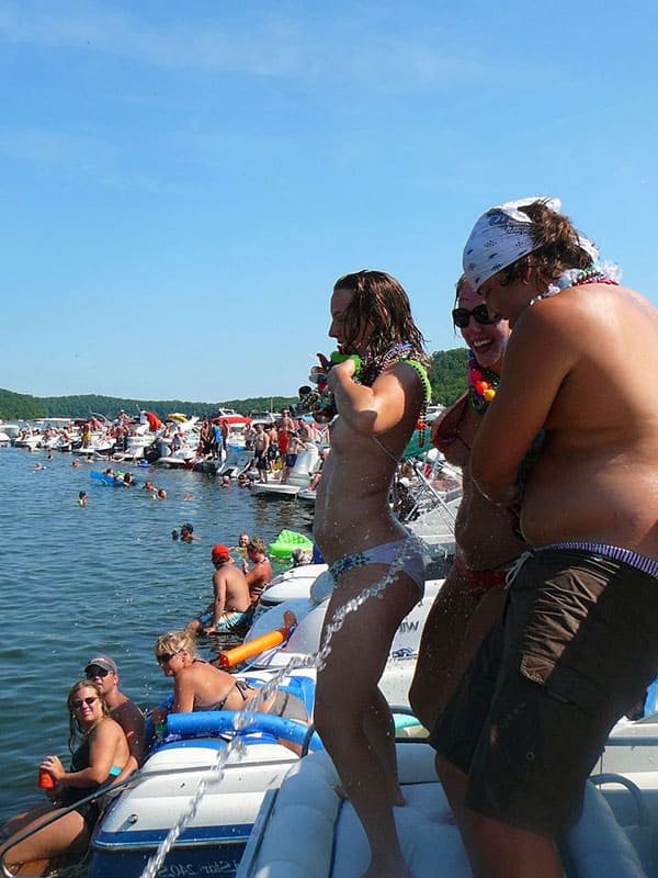 Drunk Sluts Get Wild: Amateur Porn Photos of Horny Party Girls