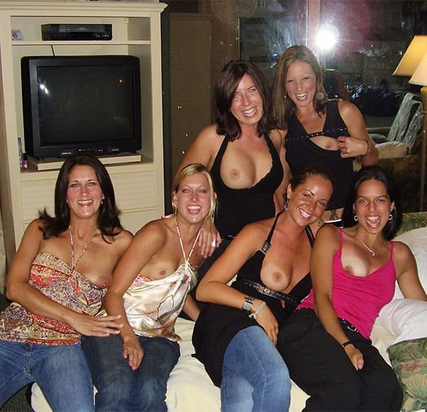 Drunk Sluts Get Wild: Amateur Porn Photos of Horny Party Girls