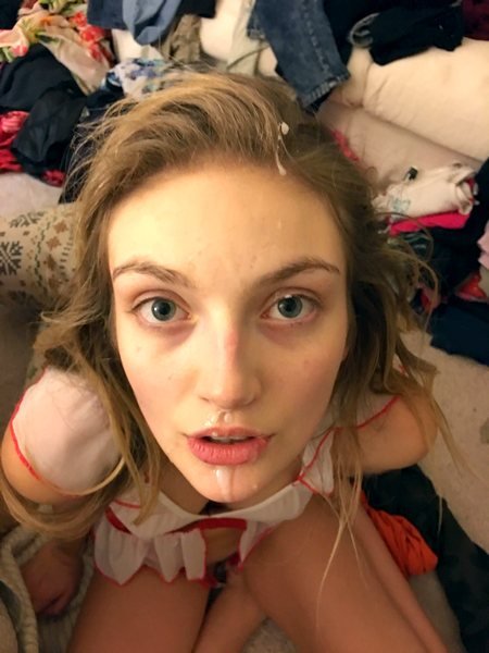 Slim Student Amateur Porn: Explicit College Girl XXX Photos