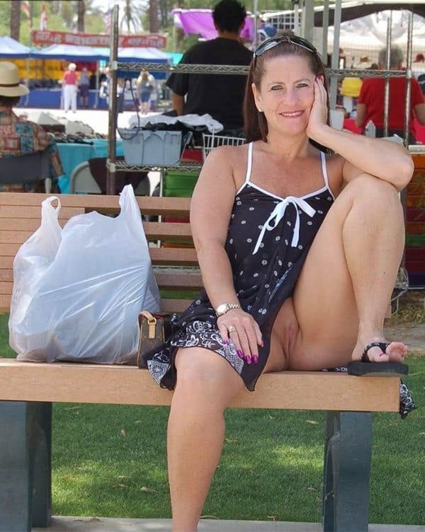 Happy Girls Don't Wear Panties: Explicit Amateur Photo Collection