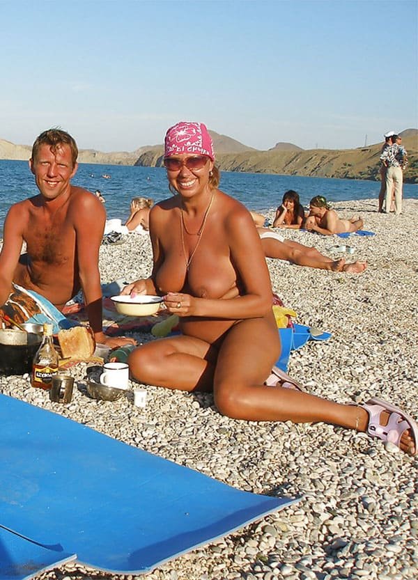 Mature Nudist Poses with Pleasure - Amateur Explicit Photo Shoot