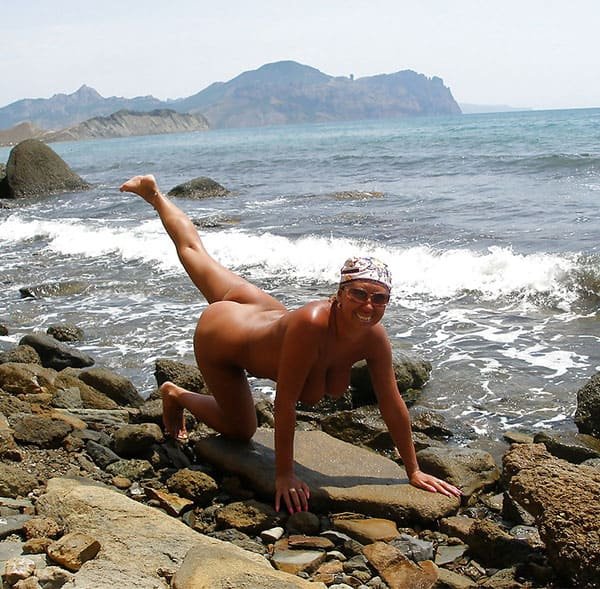 Mature Nudist Poses with Pleasure - Amateur Explicit Photo Shoot