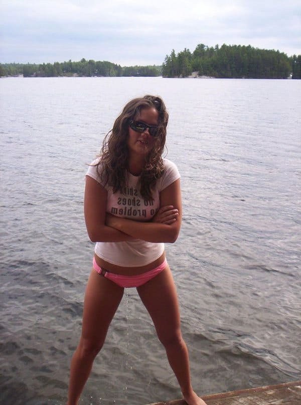 Amateur Girls Peeing Through Panties - Explicit Pee Fetish Photos