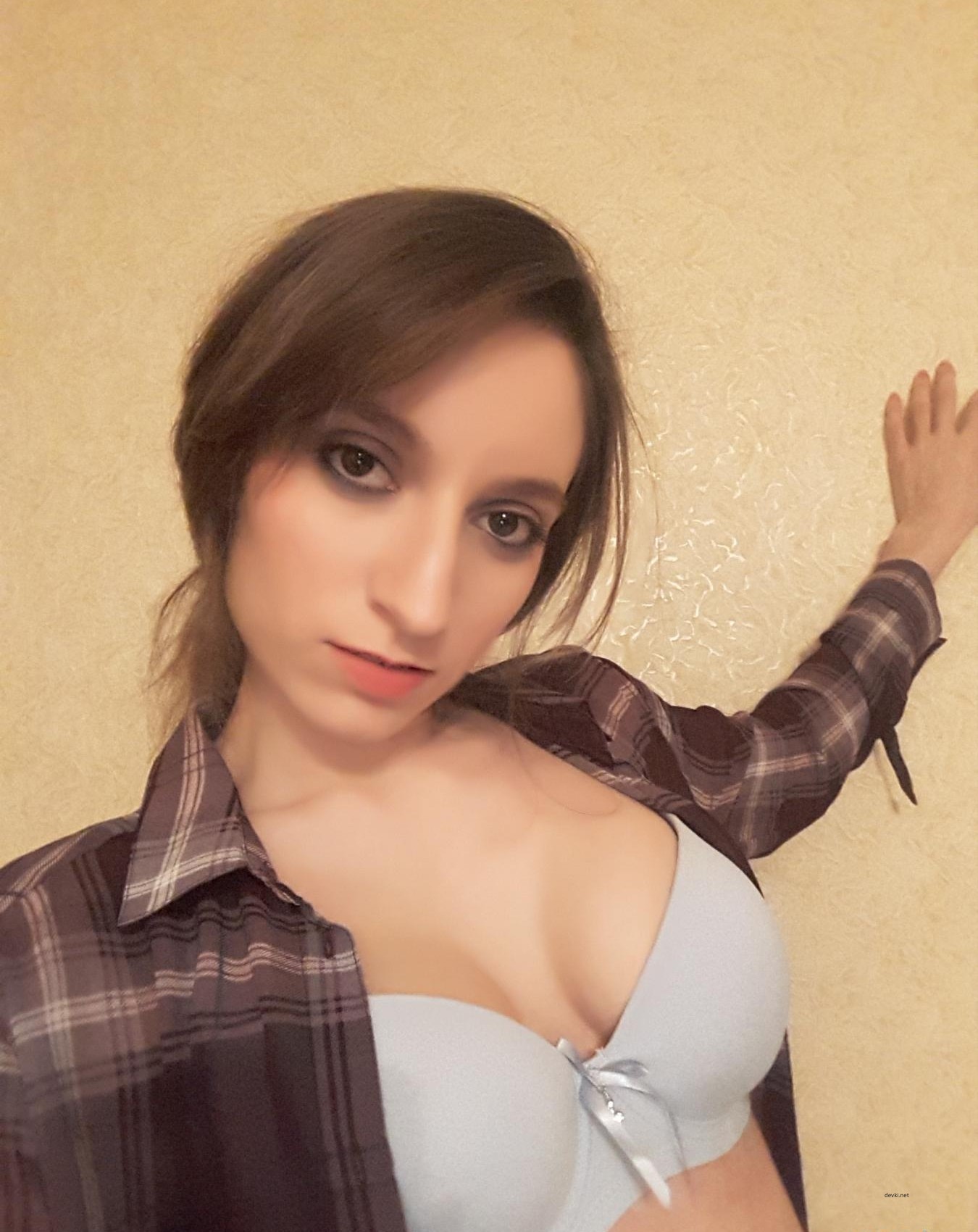 Hot Girl Takes Explicit Selfies at Home - Amateur Photo Shoot