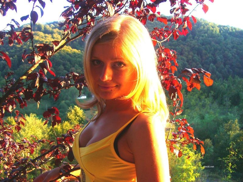 Hot Young Slut Gets Fucked Hard in Amateur Porn Pics