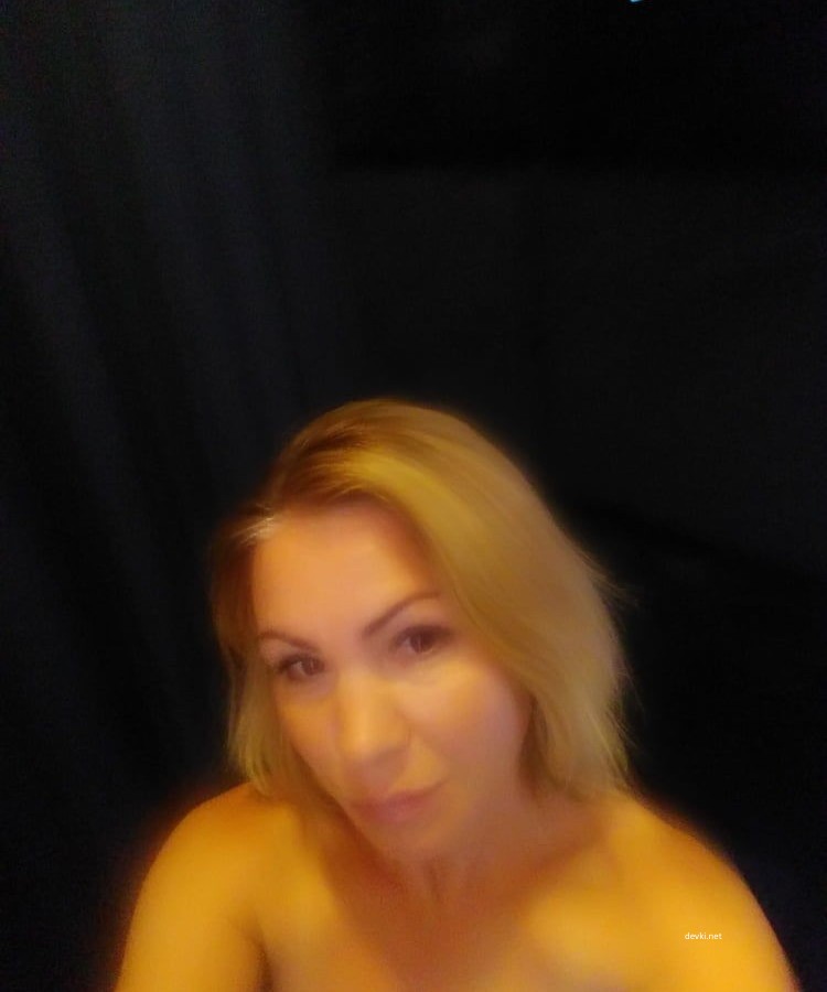 Sexy MILF Takes Explicit Selfies in Fitting Room - Amateur Porn Photos