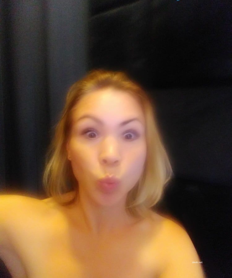 Sexy MILF Takes Explicit Selfies in Fitting Room - Amateur Porn Photos