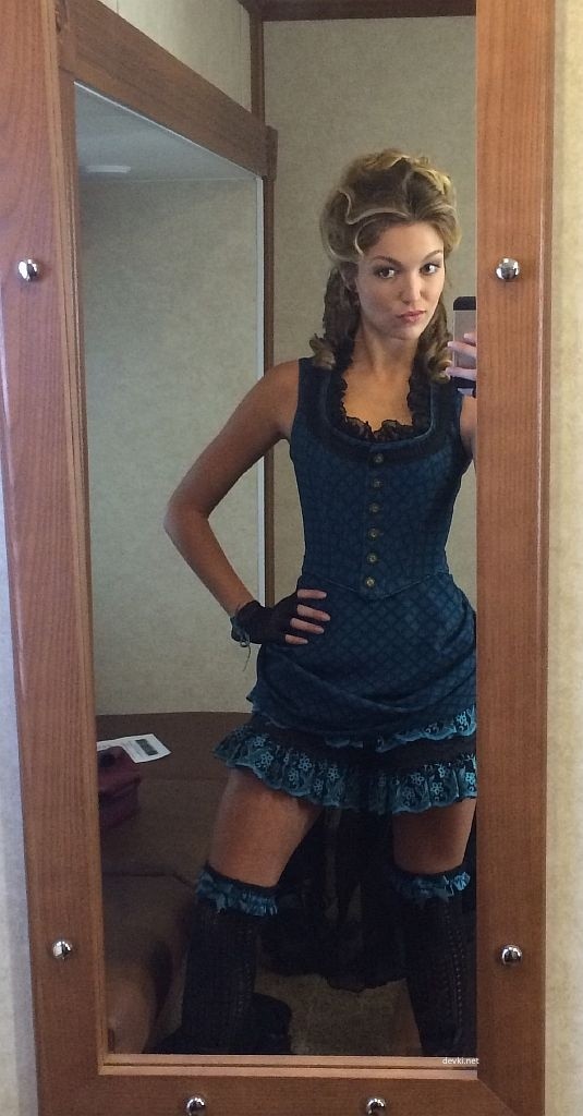 Sultry Oceanic Beauty's Explicit Selfie Session: Amateur Nudes & Seductive Poses