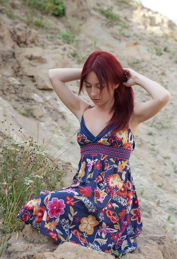 Naked Body Under Sundress: Amateur Girl Exposed in Explicit Photo