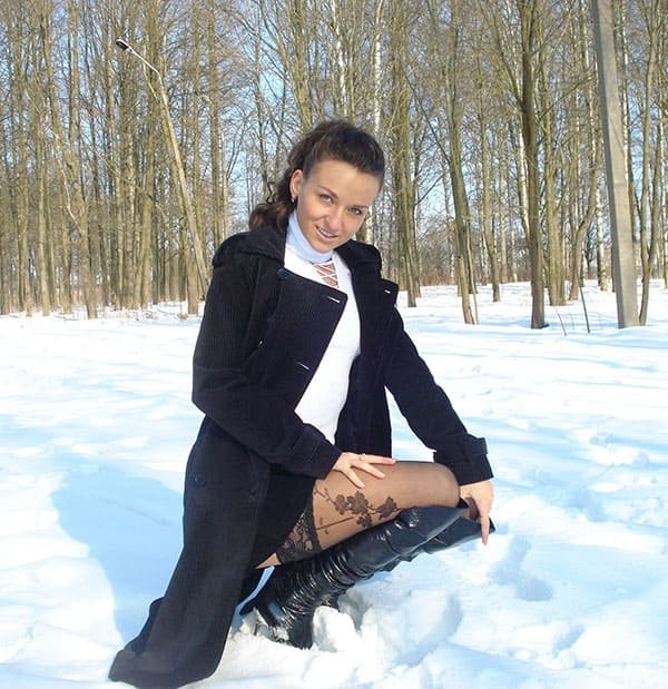 Sultry Beauty Unleashed: No Holds Barred Amateur Porn Photo Shoot