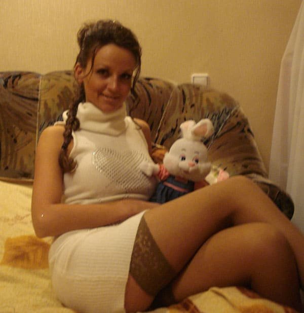 Sultry Beauty Unleashed: No Holds Barred Amateur Porn Photo Shoot