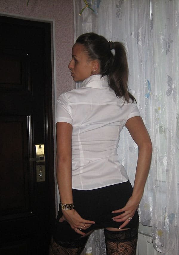 Sultry Beauty Unleashed: No Holds Barred Amateur Porn Photo Shoot